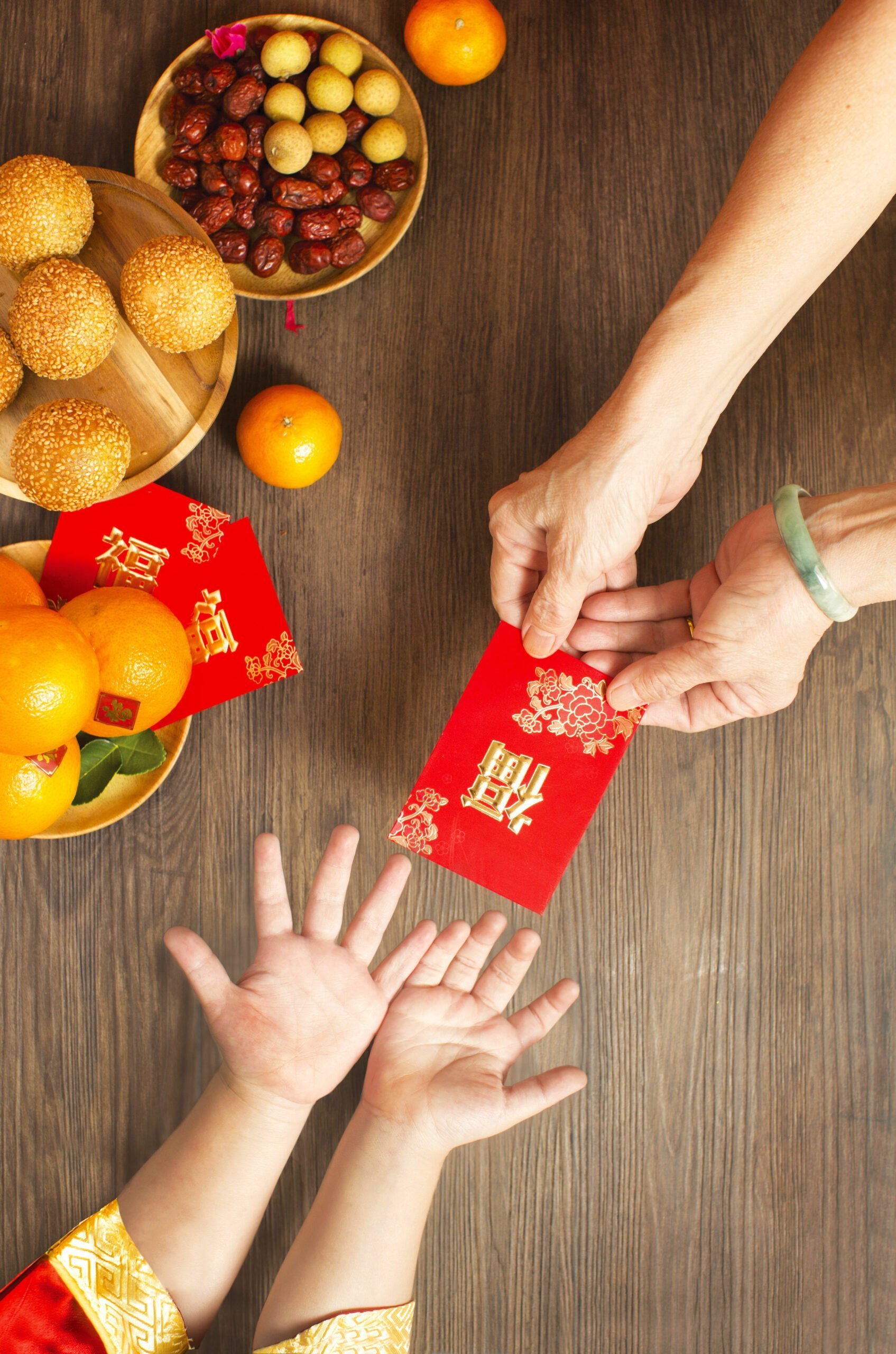 gifting Chines New Year Angbao, Red packets