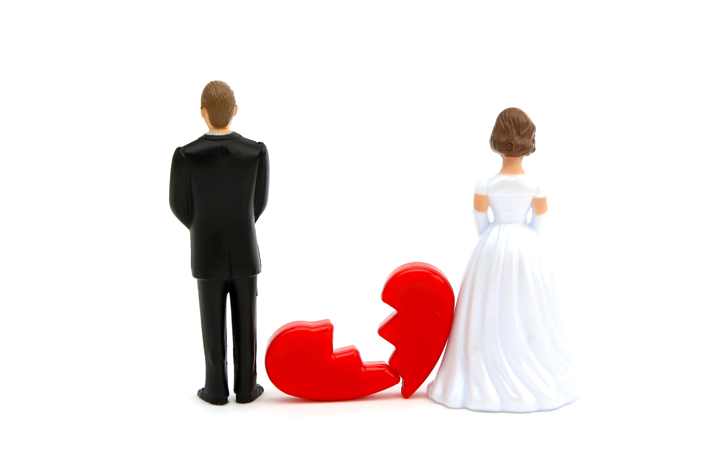 Anza-Divorce in Singapore-Broken-statues-married-couples