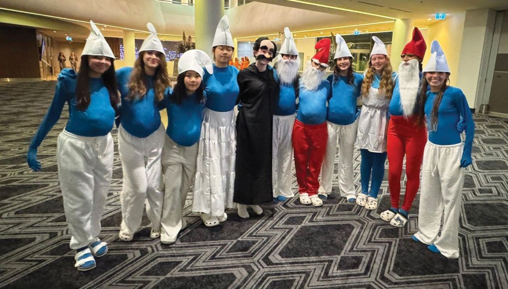 ANZA Netballers in Perth dress up as Smurfs