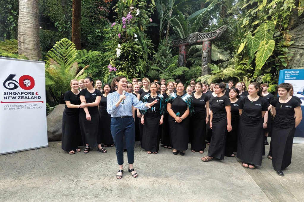 New Zealand High Commissioner and NZ Youth Choir at Gardens by The Bay