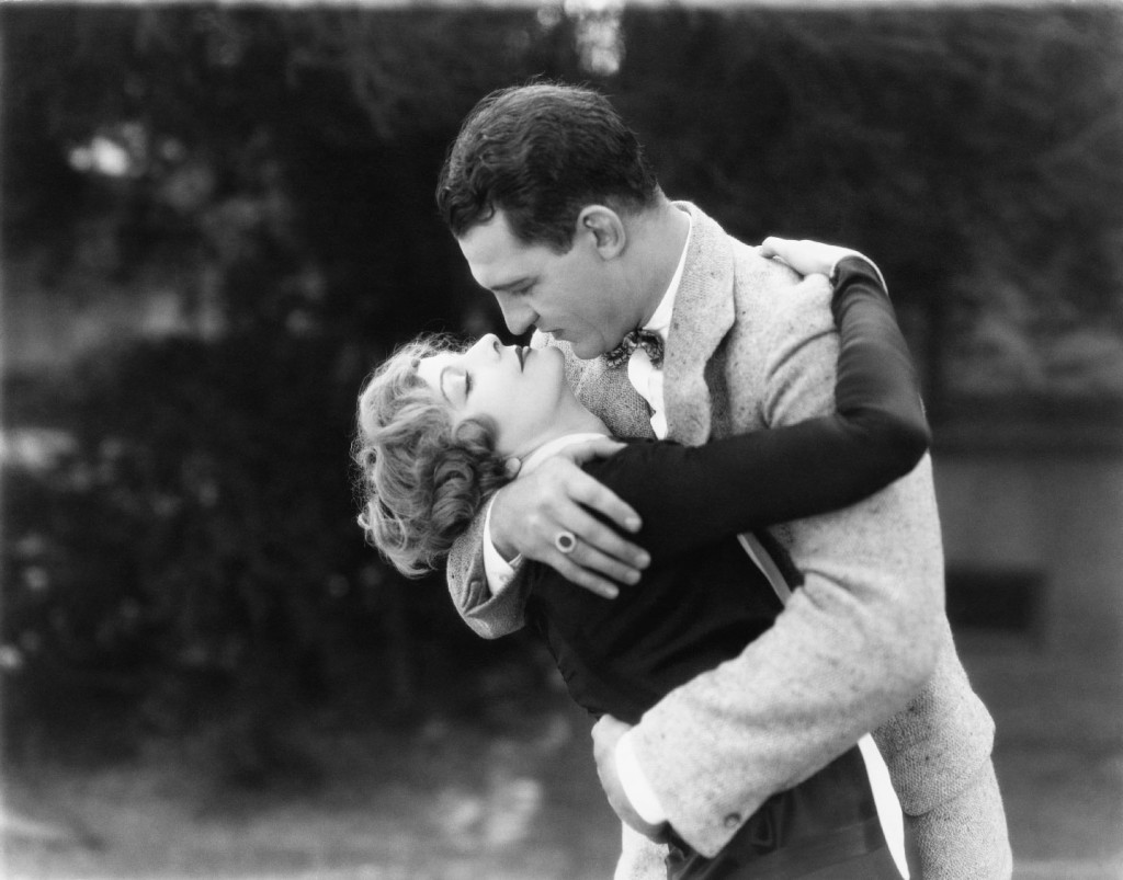 Vimtage couple kissing each other